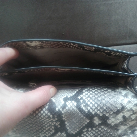 Michael Kors Leather Bag With Chain Strap - Picture 3 of 4